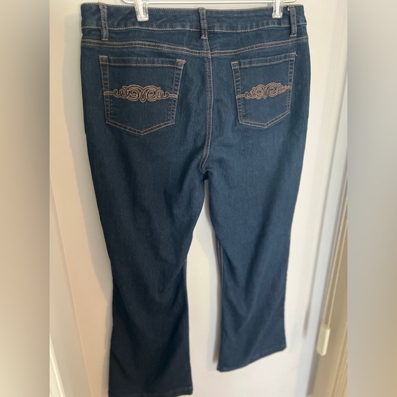 Cleo Curvy Dark Wash Flare Jeans 16 - Picture 4 of 13